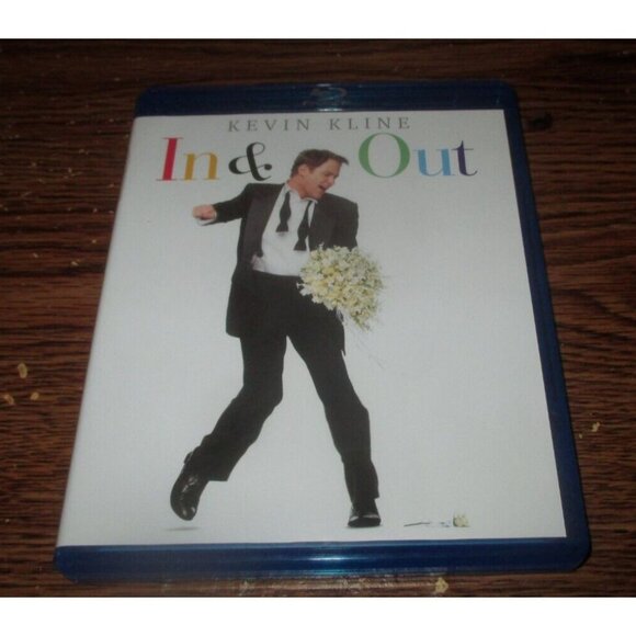 In & Out (Blu-ray Disc, 2021, Canadian) Kevin Kline - Picture 1 of 3